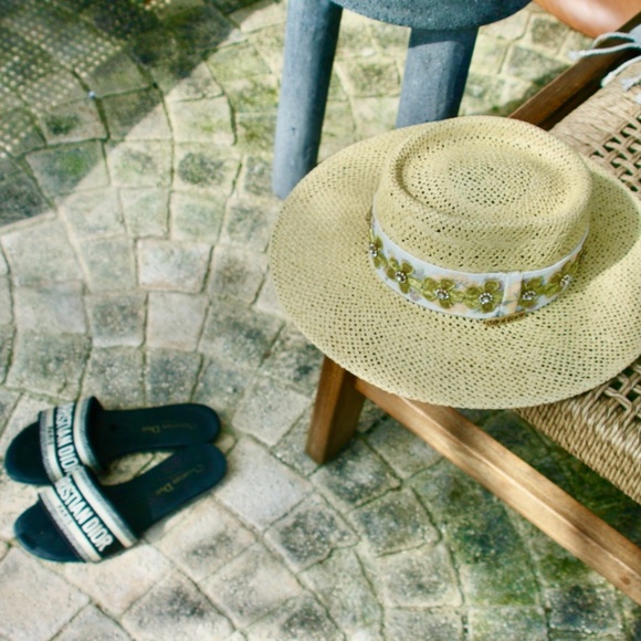 Hat Straw with lace trim and flower embelishment main image 4